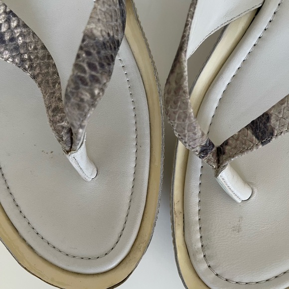 Cole Haan ladies  thong sandals. - Picture 5 of 7